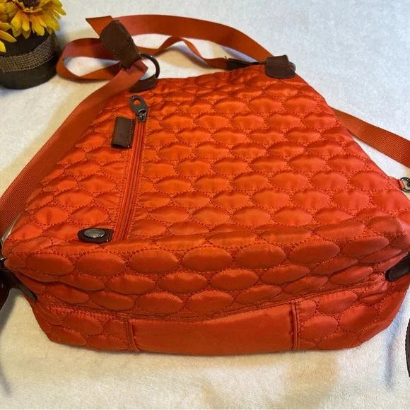 ๐ Mosey/ Vera Bradley Quilted Nylon Backpack Orange Rust with Brown Leather Trim - Picture 6 of 13